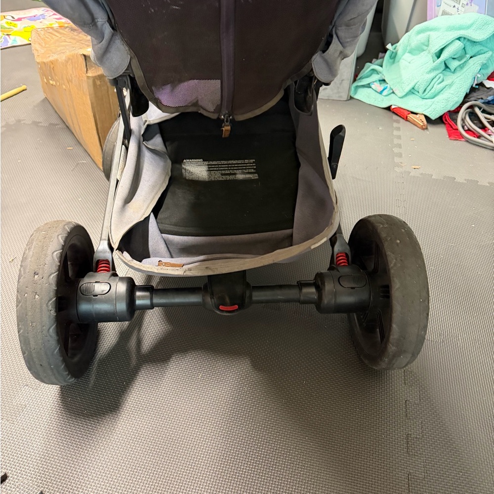 Nuna Tavo Stroller (for parts) 2 back wheels and seat liner are all thats left - Picture 7 of 10